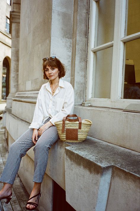 STYLING IMPERFECT VINTAGE – Alice Catherine Alice Catherine, French Bob, Style Parisienne, Checked Trousers, Vintage Trousers, Falling Asleep, Transition Outfits, Comfy Fashion, Work Wardrobe