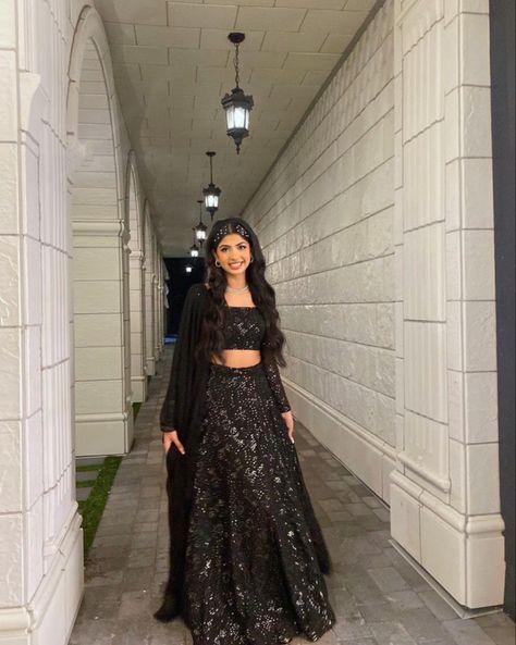 Black Punjabi Suit, Black Lengha, Punjabi Lehenga, Lehenga Black, Indian Outfits Modern, Simple Lehenga, Black Lehenga, Punjabi Fashion, Punjabi Outfits