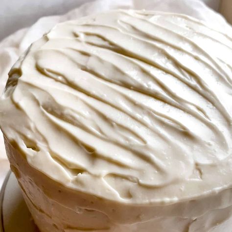 Vegan Chantilly Cream (Cream Cheese Whipped Frosting) | Aegean Delight Vegan Chantilly Cream, Chantilly Cake Recipe, Cream Frosting Recipe, Earth Balance Butter, Vegan Vanilla Cake, Serious Eats Recipes, Vegan Chocolate Bars, Vanilla Cream Cheese Frosting, Vegan Frosting