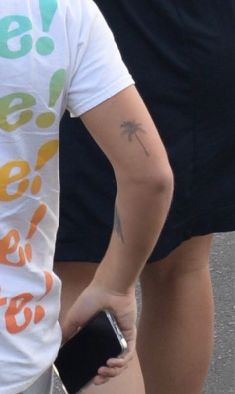 Tree Tatto, Harry Styles Tattoos, Palm Tattoos, Camille Rowe, Palm Tree Tattoo, Cute Tiny Tattoos, Rib Tattoo, Tree Tattoo, S Tattoo