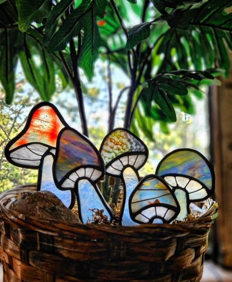 Fly Agaric Mushroom, L'art Du Vitrail, Mushroom Plant, Stained Glass Patterns Free, Stained Glass Pattern, Glass Mushrooms, Stained Glass Diy, Glass Pattern, Glass Projects