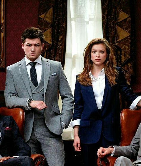 Eggsy and Roxy. Sophie Cookson Kingsman, Roxy Kingsman, Kingsman Suits, Kingsman Secret Service, Eggsy Kingsman, Kingsman Movie, Film Kingsman, Sophie Cookson, Taron Egerton Kingsman