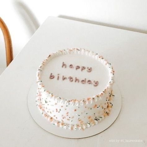 Social Service, Pinterest Cake, Pastel Cakes, Torte Cupcake, Simple Cake Designs, Simple Birthday Cake, Cake Decorating Designs, Pretty Birthday Cakes, Cute Birthday Cakes