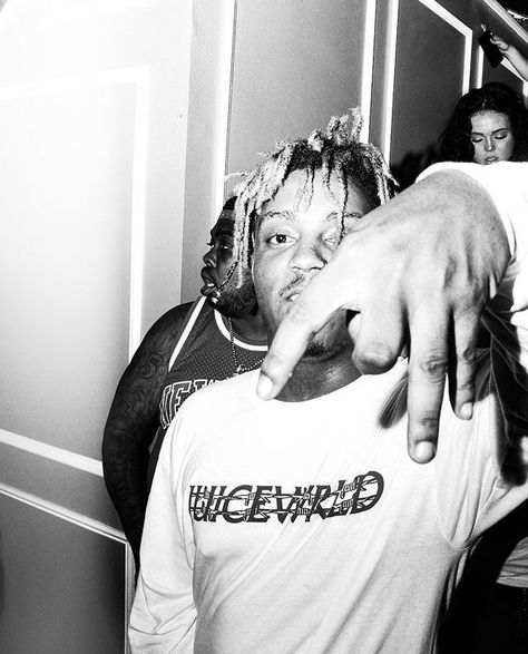 Juice Wrld Black And White, Juice Wrld Pfp, Black And White Pfp, White Pfp, Best Rapper Ever, Juice Rapper, Just Juice, Photo Bank, Rapper Art