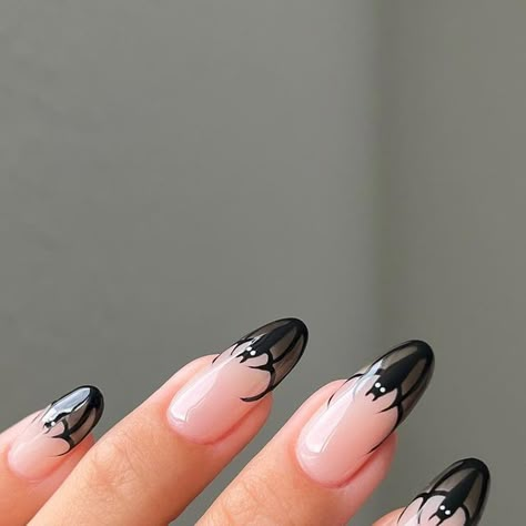 Spooky Goth Nails, Autumn Nails Black, Fall Nail Designs Black, Funky French Tip Nail Designs, Black Cat Nails, Bat Nails, Natural Acrylic Nails, Funky Nail Designs, Bears Nails