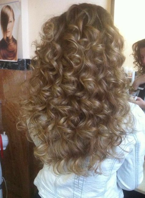 Big Curls With Bangs, Curly Long Layers, Brushed Out Curls, Curl Iron, Photos Of London, Ash Hair, Vacation Hairstyles, Hairstyles 2024, Viral On Tiktok