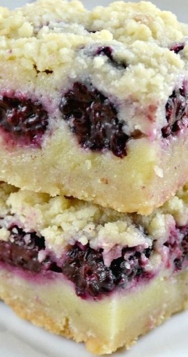 Blackberry Pie Bars Shortbread Crumble, Blackberry Pie Bars, Crumb Bars, Blackberry Pie, Raspberry Pie, Torte Cupcake, Shortbread Crust, Pie Bars, Summer Cakes