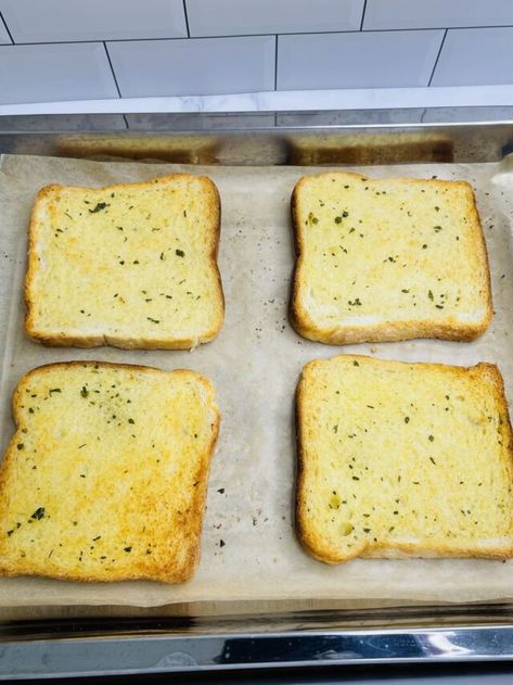 Best Garlic Bread Recipe - OhClary Garlic Bread With Regular Bread, Garlic Bread With Sliced Bread, Toast Garlic Bread, Best Garlic Bread Recipe, Best Garlic Bread, Texas Toast Garlic Bread, Crowd Recipes, Cheese Toast Recipe, Make Garlic Bread