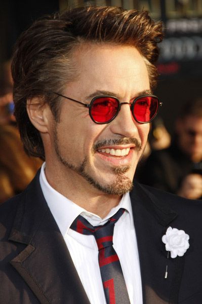 Red Sunglasses Men, Red Lens Sunglasses, Robert Downey Jr., Robert Downey Jr Iron Man, Iron Man Wallpaper, Tinted Glasses, Iron Man Tony Stark, Red Glasses, Red Sunglasses