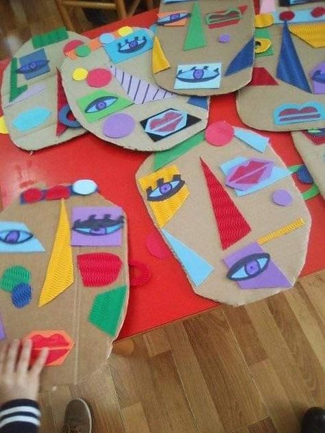 Picasso Kids, Montessori Art, Kids Art Class, Picasso Art, Elementary Art Projects, Kindergarten Art, Art Activities For Kids, School Art Projects, Art Lessons Elementary