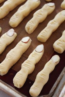 Jo and Sue: Zombie Finger Cookies Zombie Finger Cookies, Finger Cookies Halloween, Halloween Finger Cookies, Finger Appetizers, Red Frosting, Finger Desserts, Candy Wafers, Finger Cookies, Halloween Sugar Cookies