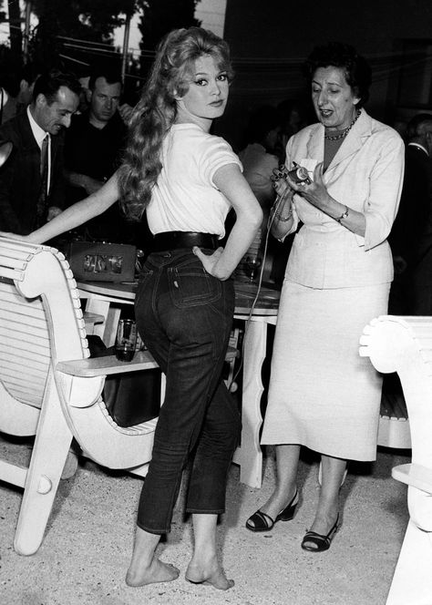 What Jeans Looked Like the Year You Were Born - Denim Jeans Through the Years |1957 | Brigitte Bardot Bridget Bardot Fashion, 1990s Fashion Trends, 60s Fashion Trends, Shirt Combination, Claire Mccardell, Bridgette Bardot, Jean Shrimpton, Bridget Bardot, Moda Denim