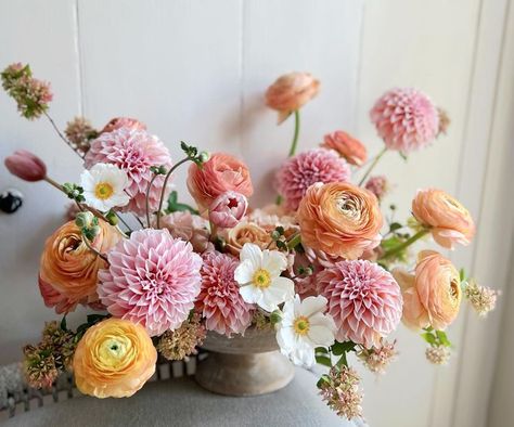 Dahlia Centerpiece Wedding, Dahlias Wedding, Pastel Wedding Flowers, Peach Wedding, Pastel Wedding, September 21, Wedding Flower Arrangements, Table Flowers, Bridal Flowers