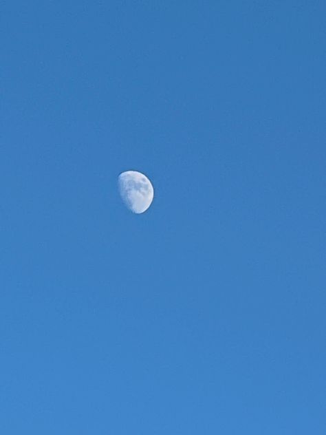 pretty moon in the daytime Moon In The Daytime, Daytime Moon, Moon In Daylight, Daytime Moon Aesthetic, Moon's Haunted, Blue Moonlight Aesthetic, Blue Sky, Moon