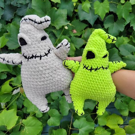 My..my.. what have we here? It's Oogie Boogie to frighten your dreams! 👻 I got to test this pattern by @madelinemaeco 💀👻it's available on her pateron, check it out! I'm obsessed! Oogie Boogie Crochet Pattern Free, Boo Crochet, Diy Crochet Amigurumi, King Boo, Crochet Pumpkin, Oogie Boogie, Fun Crochet, Fun Crochet Projects, My My