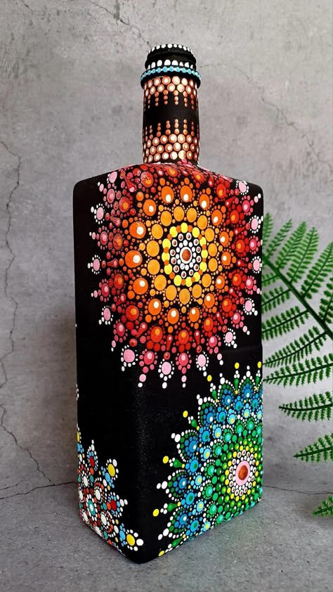 Dot Mandala Art On Bottle, Mandala Bottle Painting, Mandala Art On Bottle, Bottle Mandala, African Bedroom, Bottle Paintings, Decorating Bottles, Bottle Paint, Dots Painting