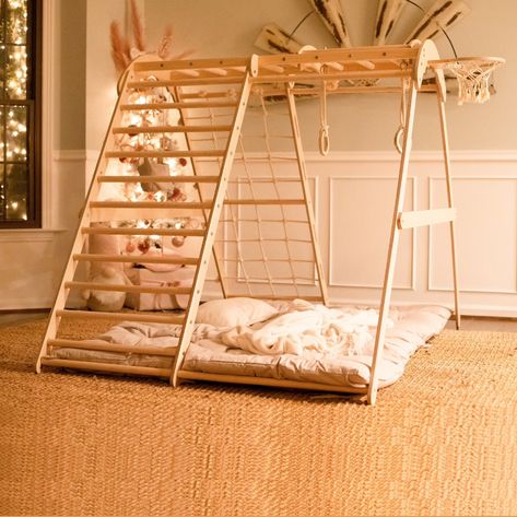 Montessori Jungle Gym, Wooden Climbing Frame Indoor, Jungle Gym Bed, Kids Play Gym Indoor, Jungle Gym Playroom, Jungle Gym Bedroom, Big Kids Playroom Ideas, Indoor Climbing Structures For Kids, Indoor Toddler Gym