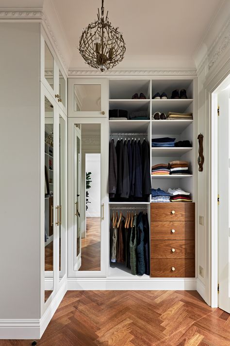 Timeless design and simple sophistication - Transitional - Wardrobe - Saint Petersburg - by Maxim Maximov | Houzz AU Parisian Living Room, Dream Apartment Decor, Wardrobe Room, Bedroom Closet Design, Dressing Rooms, Drama Queen, Cupboard Design, Dream Apartment, Closet Bedroom