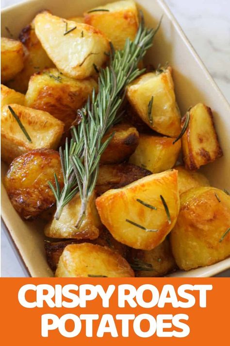 Classic Crispy Roast Potatoes with Rosemary: Tip--add a tablespoon of white vinegar to the water to stop the potatoes from falling apart. Simmering starchy baking potatoes in water (seasoned with salt) gelatinizes a layer of starch on their exterior surfaces. This layer will then dehydrate and brown as the potato roasts, creating a thick, crisp shell. Recipe For Roasted Potatoes, Christmas Dinner For Two, Making Roast Potatoes, Potato Casseroles, Best Roast Potatoes, Perfect Roast Potatoes, Crispy Roast Potatoes, Rosemary Roasted Potatoes, Roasted Potato