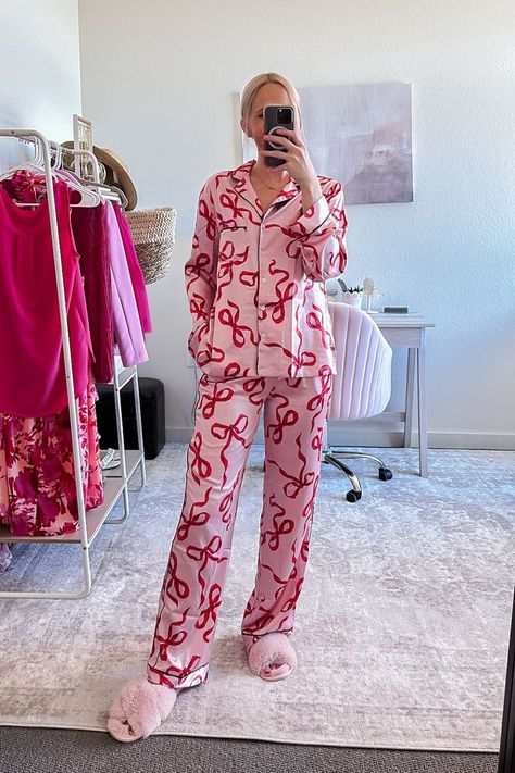 Christmas pajama party outfit women!! If you love Christmas pajama sets as much as we do, then you're going to obsess over this years' holiday pajama sets for women from Victoria's Secret! They are SO cute! This satin pink bow pajama set is our favorite! Head to our latest post for more Christmas pjs that we're loving! Christmas Pajama Party Outfit, Sleepwear Aesthetic, Cute Pijamas, Pajama Party Outfit, Party Outfit Women, Cute Christmas Pajamas, Christmas Pajama Party, Pajama Sets For Women, Xmas Outfit