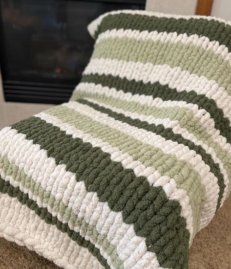 I'm from Wisconsin, and we are all about our Geen and Gold!  This color block blanket has two variations, White, Olive and Marigold or Ivory, Olive and Sage.  Great fall colors!! Blanket is throw size, perfect for cuddling up or display.  Size pictured is 47 x 57 in. Message me for custom sizes or colors!! Thank you for looking!! Green Chunky Blanket, Chunky Knit Blanket Green, Chunky Knit Blanket Designs, Chunky Knit Blanket Ideas, Chunky Knit Blanket Pattern Color Combos, Green Chunky Knit Blanket, Sparrow Quotes, Chunky Blanket Pattern, Chunky Knit Blanket Pattern