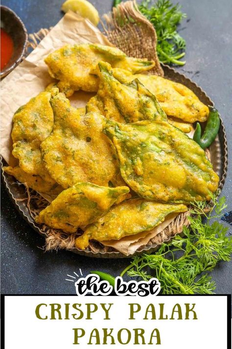 These crispy Palak Pakora (Palak Pakoda, Spinach Fritters) are Indian fritters made by coating spinach leaves with a spiced gram flour batter and then fried to perfection. Serve them with green chutney and masala chai for a delicious treat. Palak Pakoda, Spinach Fritters, Vegetable Jalfrezi, Baked Sweet Potato Wedges, Fried Spinach, Oven Roasted Sweet Potatoes, Healthy Snacks To Make, Pakora Recipes, Sweet Potato Wedges