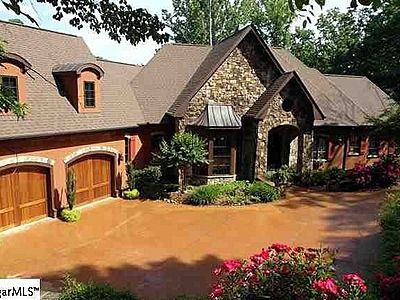 colored concrete driveway Montana Lodge, Lodge House Plans, Lodge House, Lodge Room, Rustic Exterior, Mountain House Plans, Craftsman Style House Plans, Walkout Basement, Craftsman House Plan