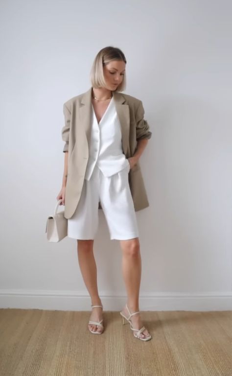 Bermuda Outfits, Summer Capsule Wardrobe 2022, Capsule Wardrobe 2022, Summer Capsule, Summer Capsule Wardrobe, Tailored Shorts, Linen Short, Minimal Chic, Tres Chic