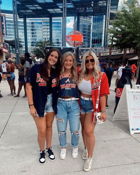 Atl Braves Outfit, Blue Jays Outfit Women, Atlanta Braves Game Outfit Women, Braves Baseball Game Outfit, Red Sox Outfit Women, Braves Jersey Outfit Women, Phillies Game Outfit Women, Mlb Outfits Woman, Baseball Gf Outfits