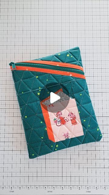 Diagonal Zipper Pouch, Hemingway Pouch Pattern, Book Quilt Block, Hemingway Pouch, Kindle Pouch, Ipad Pouch, Book Pouch, Pouch Sewing, Diagonal Lines