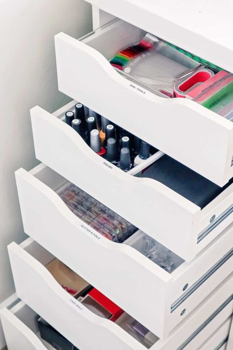 How to organize all of your nail polish and nail art essentials! Nail Supplies Storage, Nails Organization Ideas, Nail Art Organization, Organizing Nail Supplies, Nail Supply Storage Ideas, Store Nail Supplies, Nail Supply Storage, Nail Tech Drawer Organization, Nail Organization Ideas