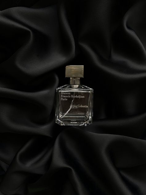 Male Fragrance Photography, Men's Perfume Aesthetic, Male Perfume Photography, Aftershave Aesthetic, Cologne Photoshoot, Men Perfume Aesthetic, Perfume Aesthetic Photography, Parfum Photography, Perfume Photoshoot