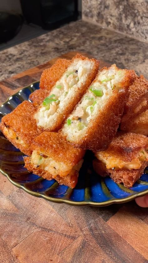 Sarah Bành | Shrimp toast 2 ways 😎 Also called “Menbosha”, popularized by a Korean-Chinese chef but shrimp toast is originally a HK/Chinese dish.… | Instagram Chinese Street Food, Shrimp Toast, Native Foods, Chicken Korma, Black Sesame Seeds, Shrimp Dishes, Fried Shrimp, How To Eat Better, Black Sesame