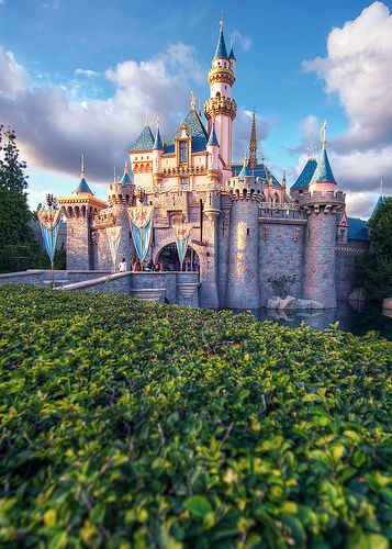 Castle in Disneyland, CA Magic Animation, Disney Fantasyland, Sleeping Beauty Castle Disneyland, Big Castle, Disneyland Fantasyland, Disney Castles, Disneyland Anaheim, Famous Castles, Sleeping Beauty Castle