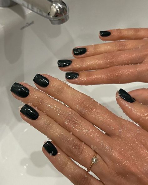 Black Gel Nails Short, Black Nails Aesthetic, Black Gel Nails, Guts Tour, Nails Aesthetic, Black Nail Designs, Nail Ring, Dark Nails, Colorful Nail Designs