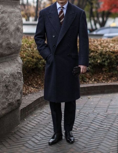 Winter Overcoat Men Outfit, Suit With Overcoat Men, Double Breasted Coat Men Outfit, Classic Winter Outfits, Suit Overcoat, Mens Business Casual Outfits, Overcoat Men, Blue Suit Men, Mens Overcoat