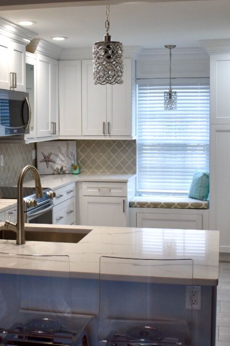 Kitchen With Tile Backsplash, Kitchen Remodel White, Backsplash Quartz, White And Grey Kitchen, White Kitchen Remodel, Bench Kitchen, Window Seat Kitchen, Window Bench, Square Kitchen