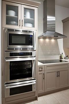 Thermador Kitchen, Wall Oven Kitchen, Double Oven Kitchen, Kitchen Gallery, Kitchen Oven, Built In Ovens, Double Oven, Kitchen Redo, Trendy Kitchen