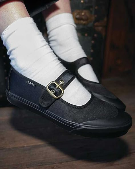 Mary Jane Shoe Sepatu Platform, Ballet Black, Mary Jane Shoe, Vans Outfit, Vans Store, Vans Logo, Retro Nostalgia, Shoe Inspo, Vans Black