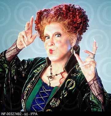 Website: www.bootlegbetty.com  Facebook: https://www.facebook.com/pages/Bette-Midler-Bootleg-Betty/335020919921647  Twitter: https://twitter.com/BootlegBette Hocus Pocus Halloween Costumes, Redhead Costume, Hocus Pocus Characters, Hocus Pocus Png, Halloween Horror Characters, Hocus Pocus Movie, Sarah Sanderson, Characters Halloween, Winifred Sanderson