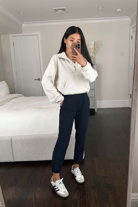 Sporty Sweatshirt Outfit, Lululemon Soft Stream Pants Outfit, Petite Gym Outfit, Long Sleeve Athletic Shirt Outfit, Lululemon Outfit Work, Nice Athleisure Outfits, Jogger Athleisure Outfit, Lululemon Athleisure Outfits, Lululemon Looks