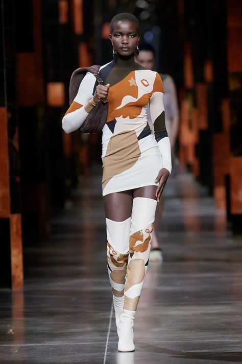 Fendi Spring 2022, Fendi Fashion, Milano Fashion Week, Mode Inspiration, Fashion Week Spring, Primavera Estate, Milan Fashion Week, Couture Fashion, Karl Lagerfeld