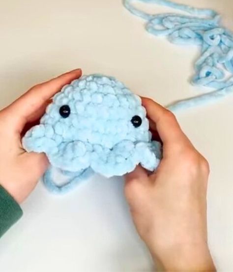 No Sew Crochet Octopus Crochet Plush Octopus, Free Octopus Crochet Pattern, Mini Octopus Crochet Pattern, No Sew Crochet, Octopus Crochet, Octopus Crochet Pattern, Popular Crochet, Crochet Octopus, Crochet Animal Patterns