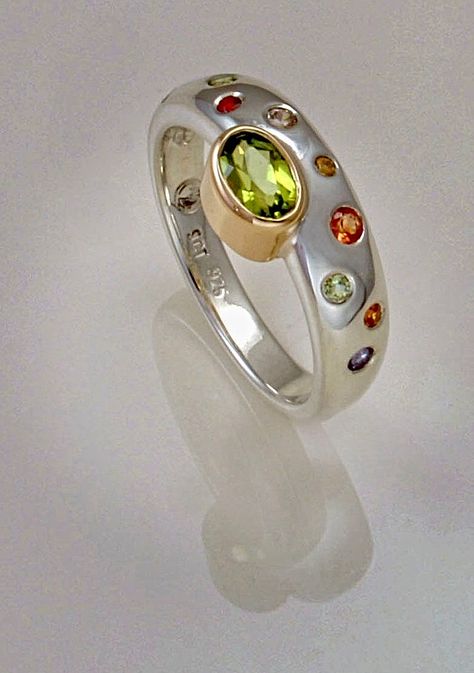 Ring offset with peridot in 9ct yelow gold on sterling silver band flush set with sapphires. miekevandamjewellery.co.nz Contemporary Jewellery Ring, Flush Setting Jewelry, Flush Setting Ring, Flush Setting, Silver Rings With Stones, Peridot Jewelry, Metal Clay Jewelry, Silver Jewelry Design, Modern Ring