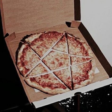 웃긴 사진, Witch Aesthetic, A Pizza, Grunge Photography, Laura Lee, Aesthetic Grunge, American Horror Story, Grunge Aesthetic, Lady Gaga