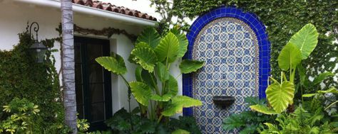 Talavera Tile #Fountain Mediterranean Patio Ideas, Grass Patio, Flagstone Patio Design, Outdoor Santa, Flagstone Pavers, Mediterranean Patio, Water Wall Fountain, Patio Design Ideas, Outdoor Sitting Area