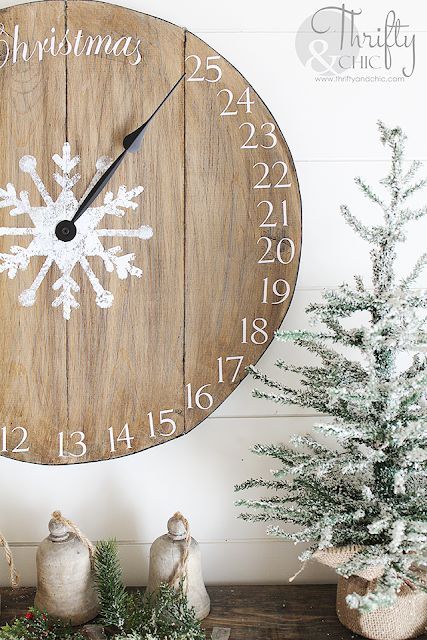 Diy Christmas countdown clock. Christmas Advent clock tutorial. Diy farmhouse Christmas projects and decorating ideas Diy Snowman Decorations, Advent Calendar Diy, Christmas Countdown Diy, Diy Christmas Decorations For Home, Christmas Advent Calendar Diy, Christmas Clock, Christmas Countdown Calendar, Beautiful Christmas Decorations, Christmas Projects Diy