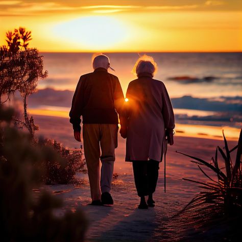 Happy Middle Aged Couple, Old Generation Love, Old Couple Photos, Old Couples In Love, Retirement Aesthetic, Old Age Love, Old Couple Aesthetic, Couples Walking Together, Happy Old Couple