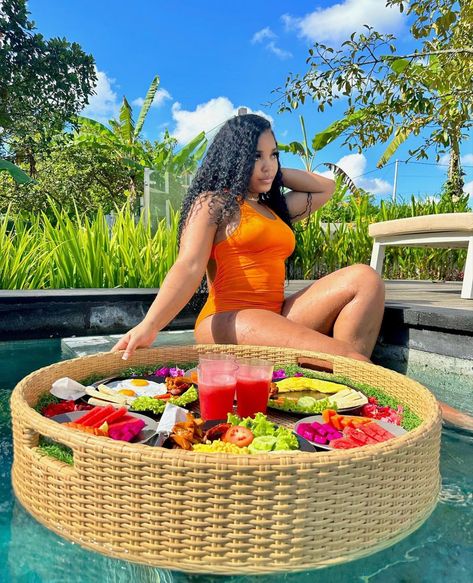 Floating Breakfast Photoshoot, Breakfast Photoshoot, Caribbean Gyal, Pool Breakfast, Vacation Poses, Bora Bora Vacation, Floating Breakfast, Bali Retreat, Luxe Aesthetic