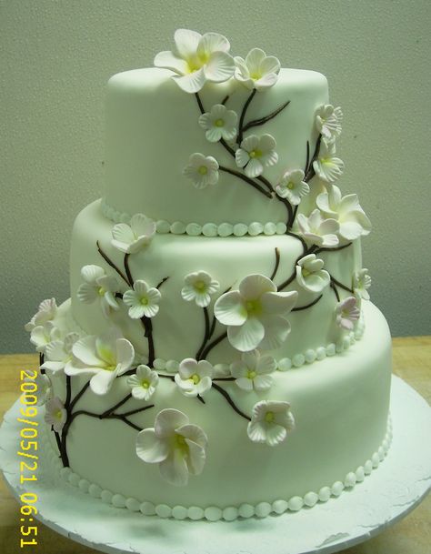 Japanese Wedding Cakes, White Fondant Wedding Cake, Wedding Cales, White Fondant, Garden Wedding Cake, Cake With Fondant, Fondant Wedding Cakes, 16 Cake, Sweet 16 Cakes